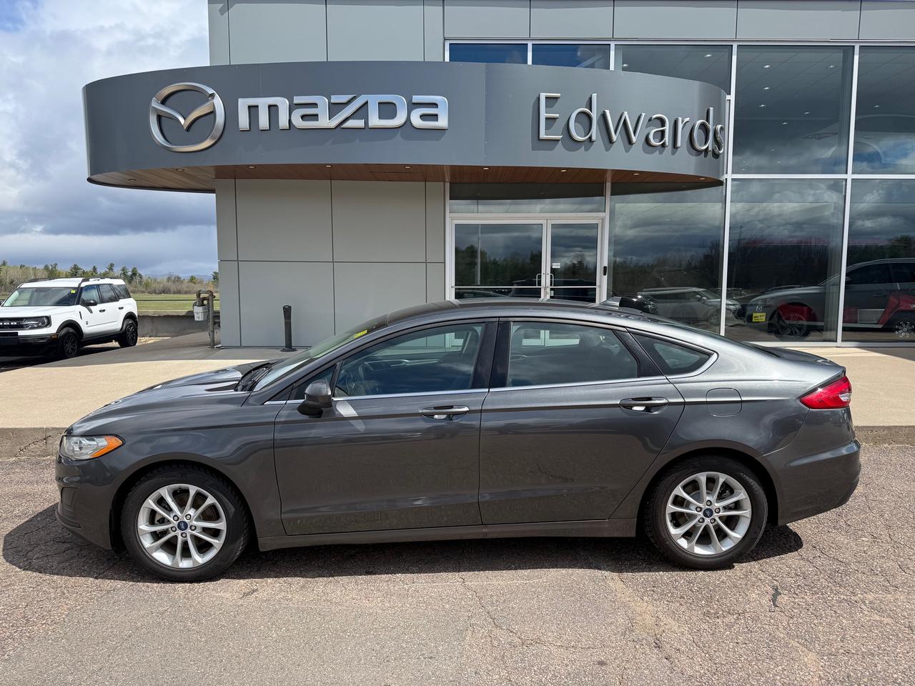 2019 Ford Fusion SE 4dr Front-wheel Drive Sedan Photo