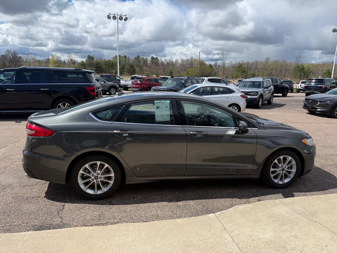 2019 Ford Fusion SE 4dr Front-wheel Drive Sedan Photo