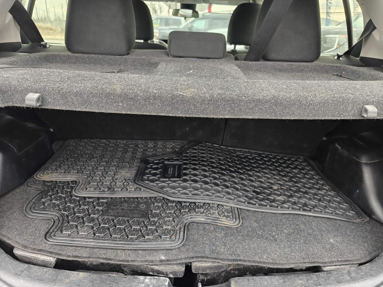 2017 Toyota Prius c Base 5dr Hatchback Photo2