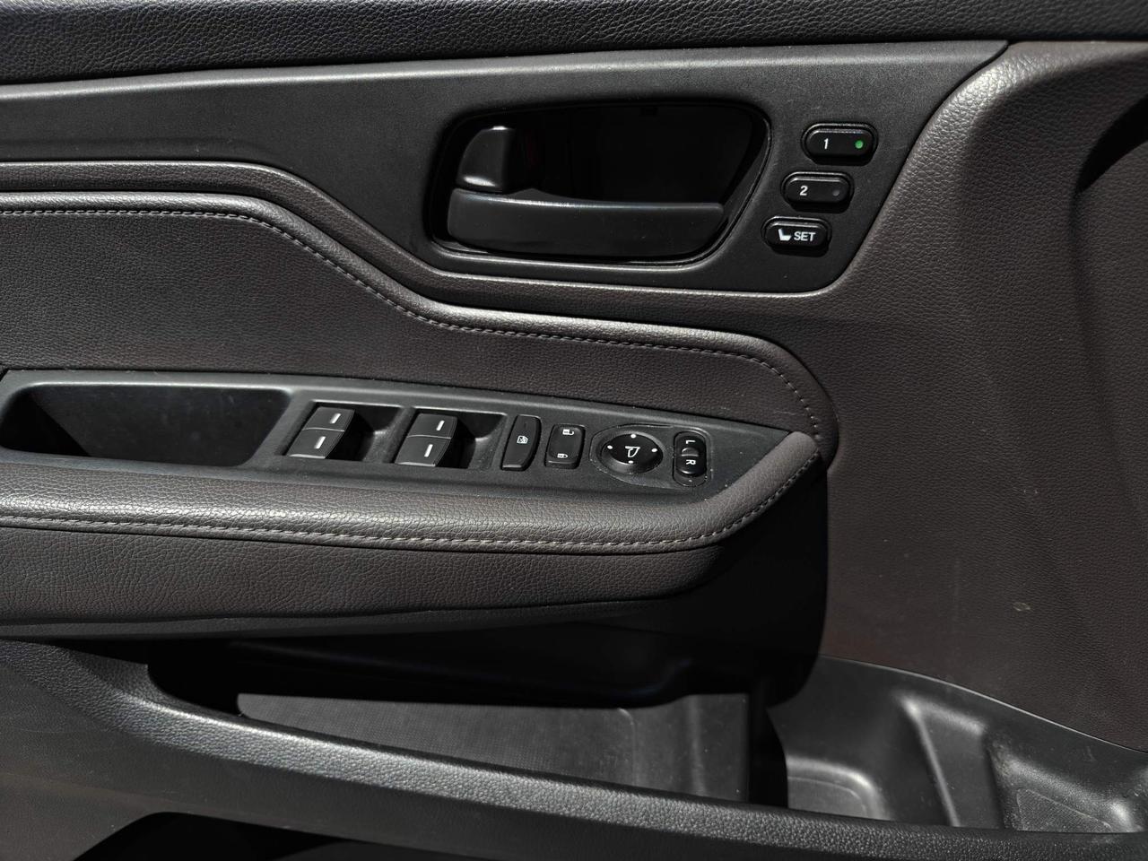 2019 Honda Odyssey EX-L w/Navi (A9) Passenger Van Photo