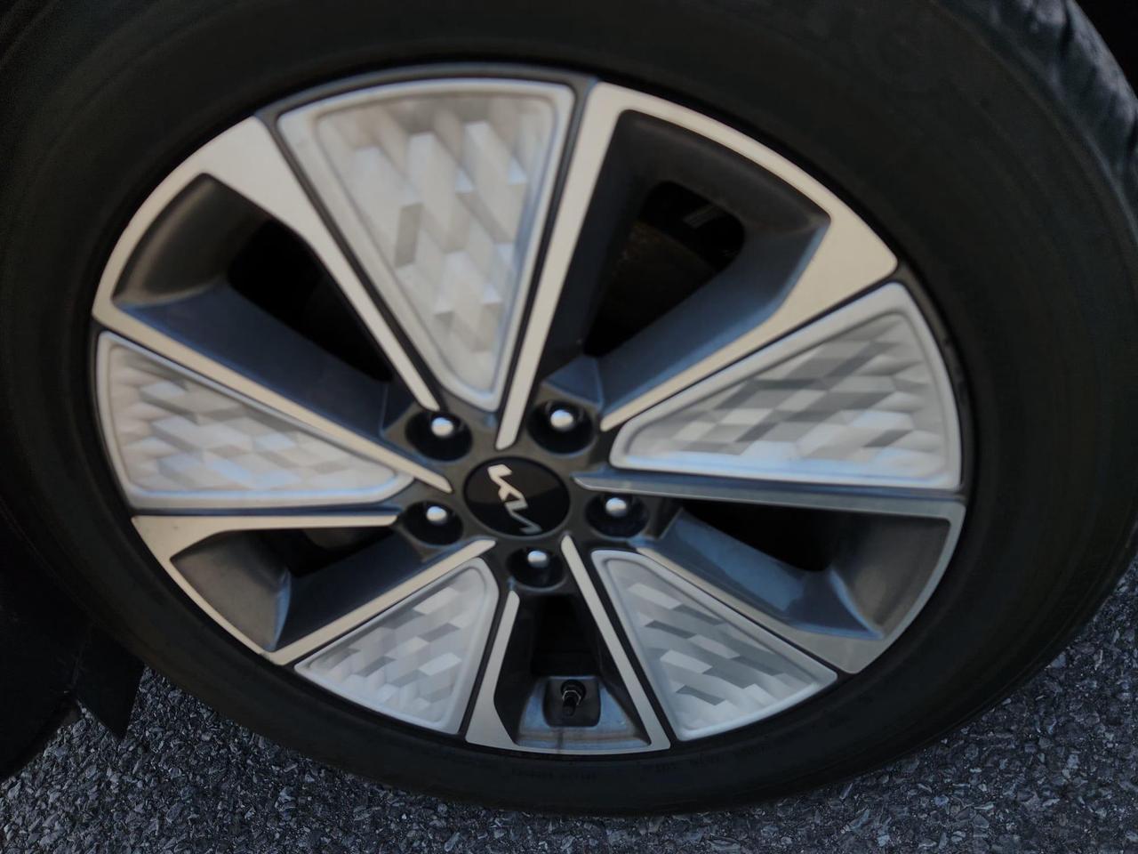 2022 Kia Soul EV EV Limited 4dr Hatchback Photo
