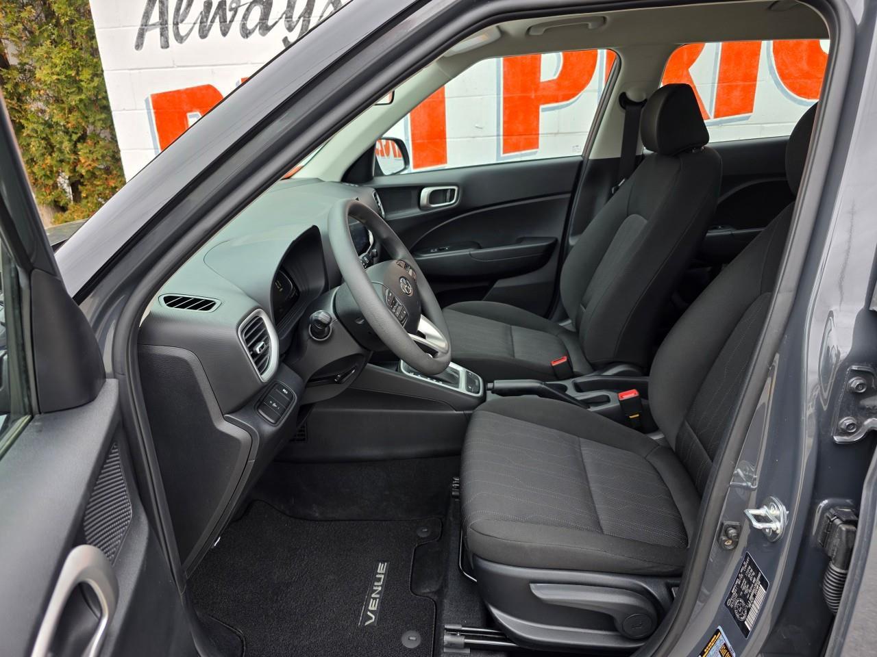 2024 Hyundai Venue Essential w/Two-Tone 4dr Front-Wheel Drive Photo