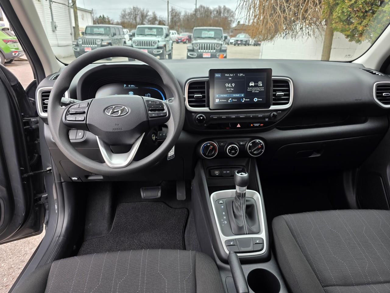 2024 Hyundai Venue Essential w/Two-Tone 4dr Front-Wheel Drive Photo