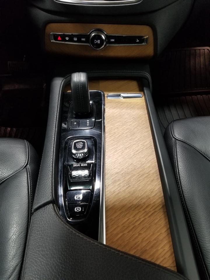 2021 Volvo XC90 Recharge Plug-In Hybrid T8 Inscription Expression 4dr All-Wheel Drive Photo