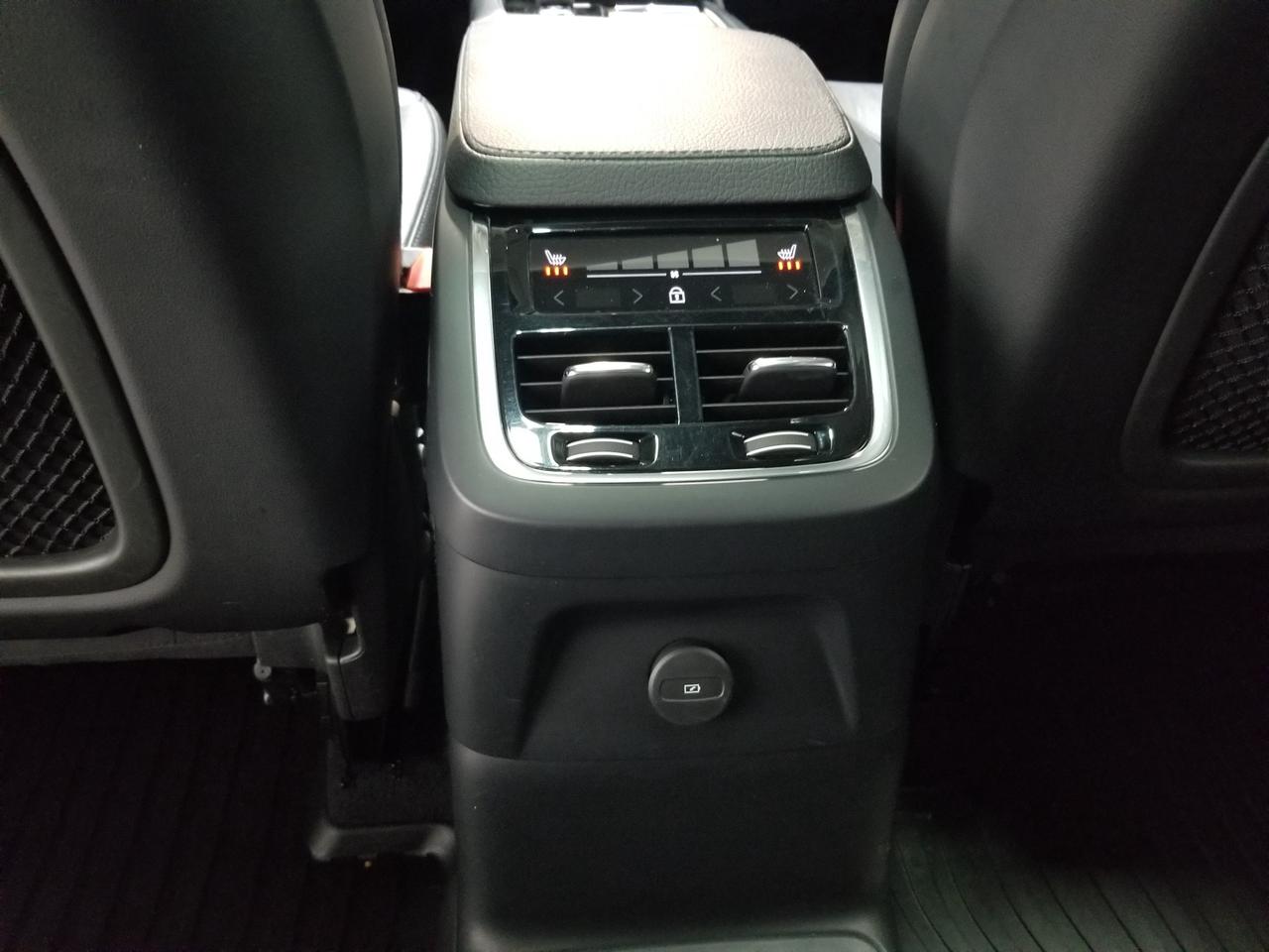 2021 Volvo XC90 Recharge Plug-In Hybrid T8 Inscription Expression 4dr All-Wheel Drive Photo