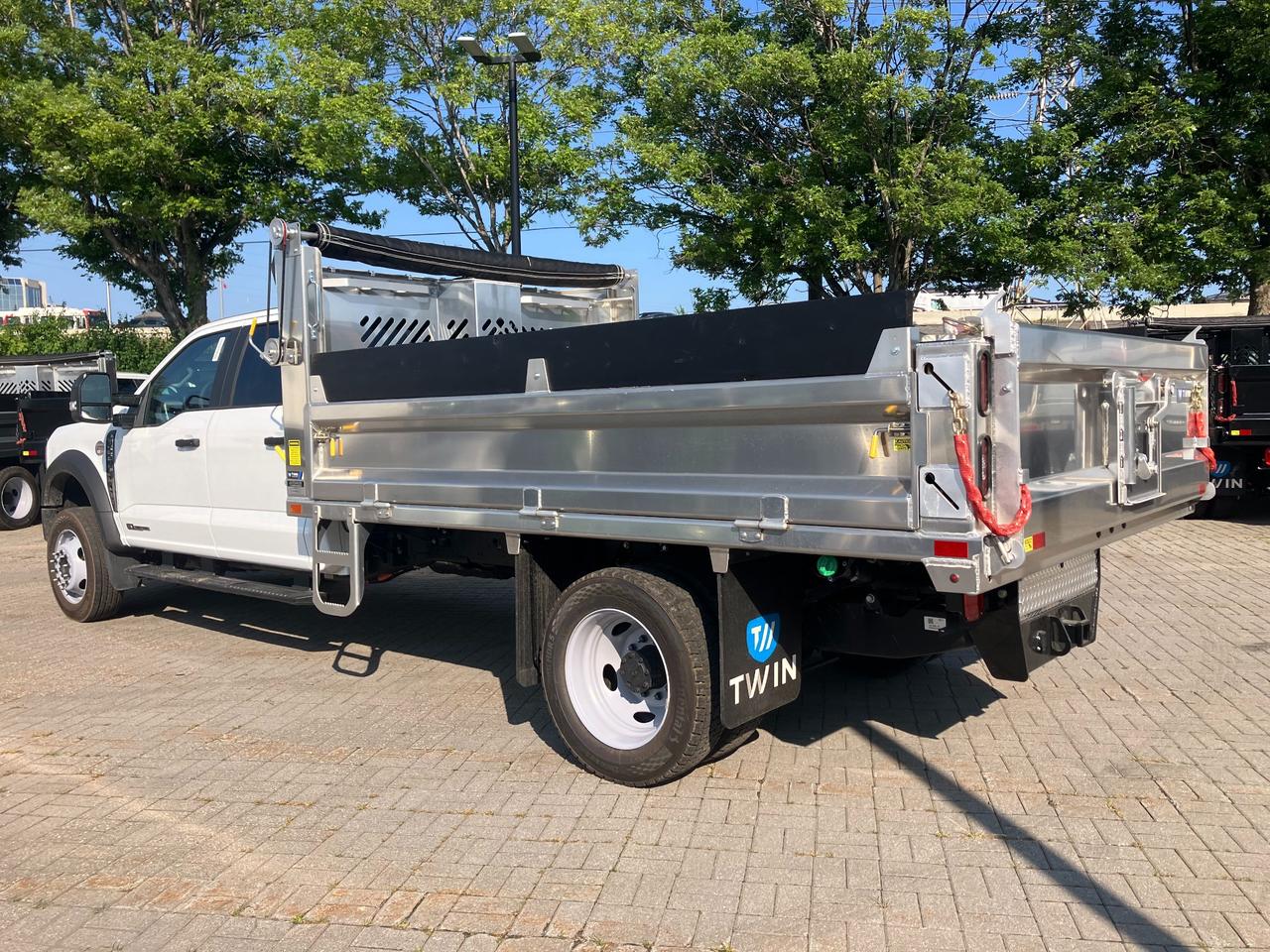 2025 Ford F-550 Chassis XL 4x4 SD Crew Cab 203 in. WB DRW Photo