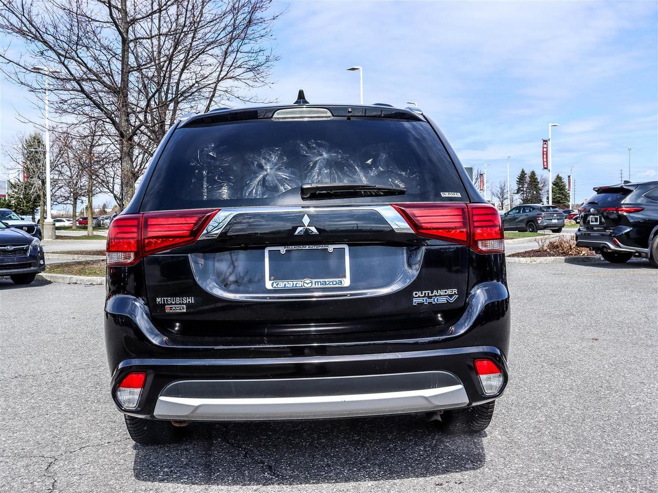 2018 Mitsubishi Outlander Plug-In Hybrid SE 4dr AWC Photo