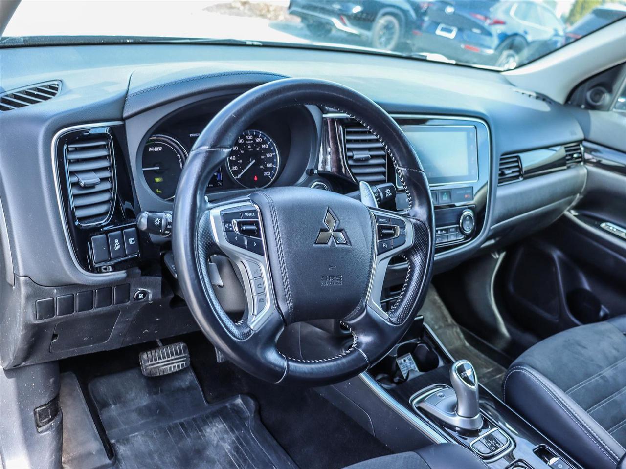2018 Mitsubishi Outlander Plug-In Hybrid SE 4dr AWC Photo