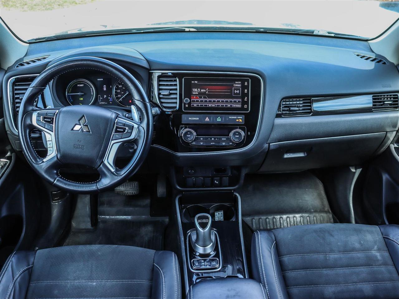 2018 Mitsubishi Outlander Plug-In Hybrid SE 4dr AWC Photo