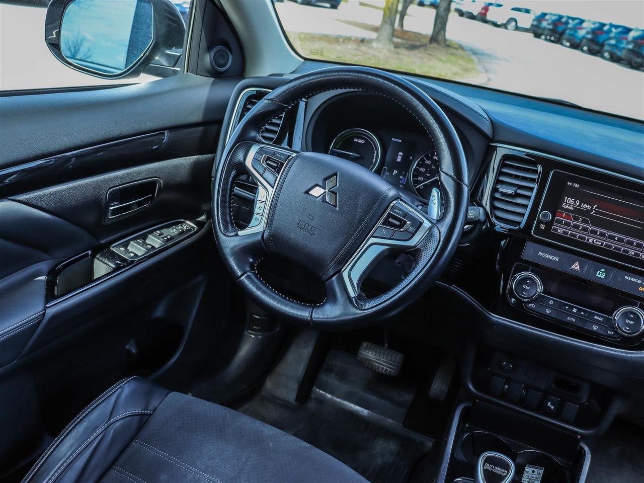 2018 Mitsubishi Outlander Plug-In Hybrid SE 4dr AWC Photo