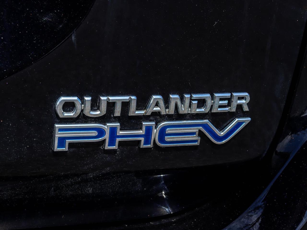 2018 Mitsubishi Outlander Plug-In Hybrid SE 4dr AWC Photo