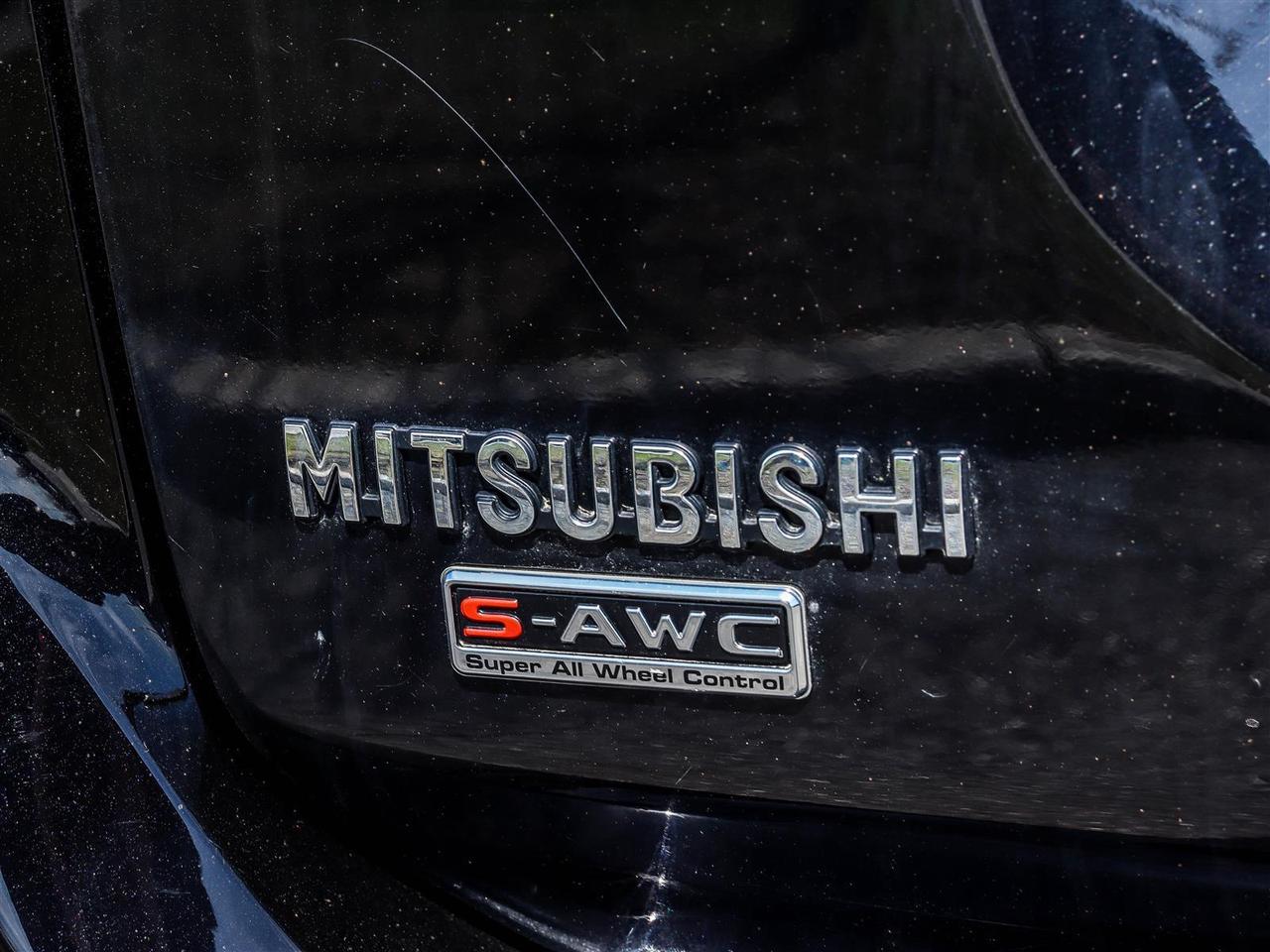 2018 Mitsubishi Outlander Plug-In Hybrid SE 4dr AWC Photo