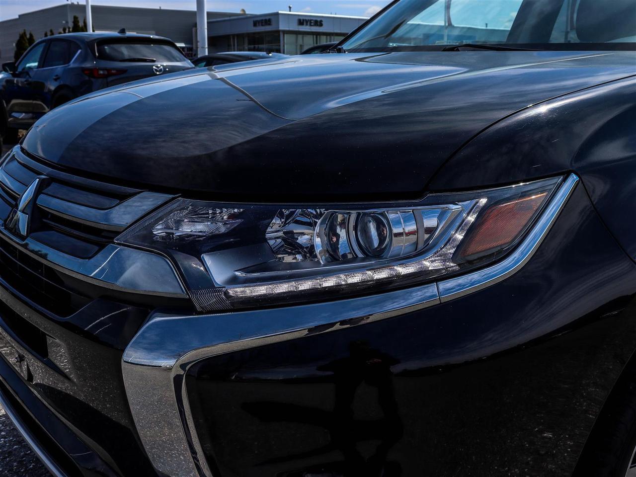 2018 Mitsubishi Outlander Plug-In Hybrid SE 4dr AWC Photo