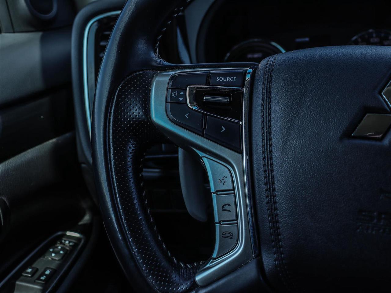 2018 Mitsubishi Outlander Plug-In Hybrid SE 4dr AWC Photo