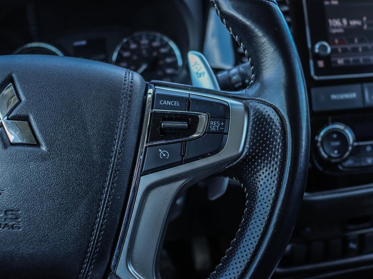 2018 Mitsubishi Outlander Plug-In Hybrid SE 4dr AWC Photo