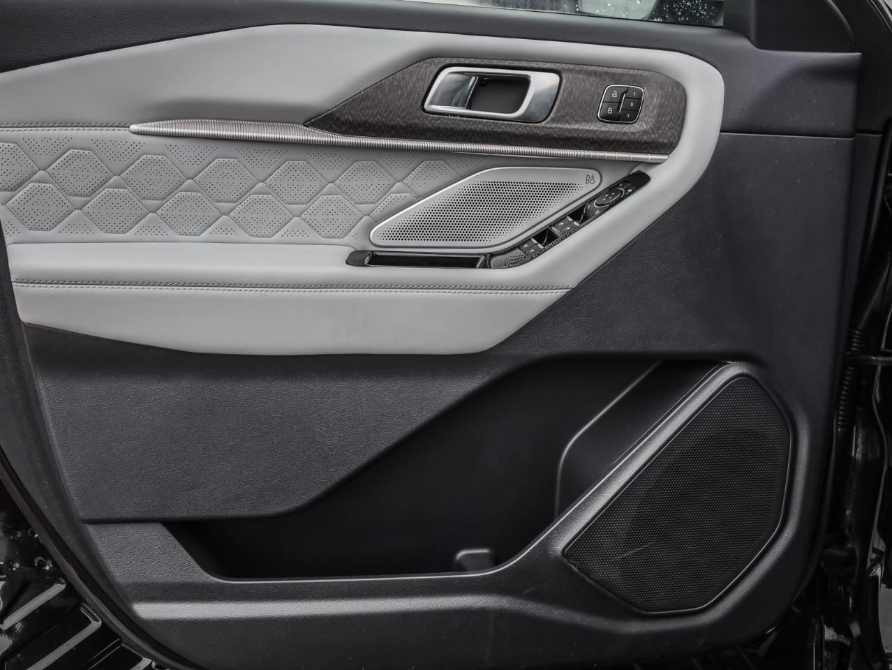 2025 Ford Explorer Platinum 4dr 4x4 Photo