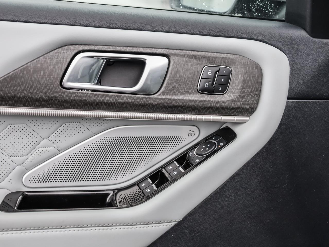 2025 Ford Explorer Platinum 4dr 4x4 Photo