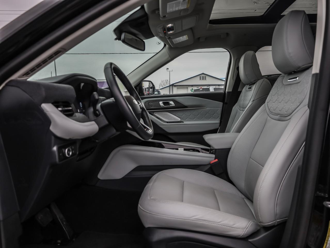 2025 Ford Explorer Platinum 4dr 4x4 Photo