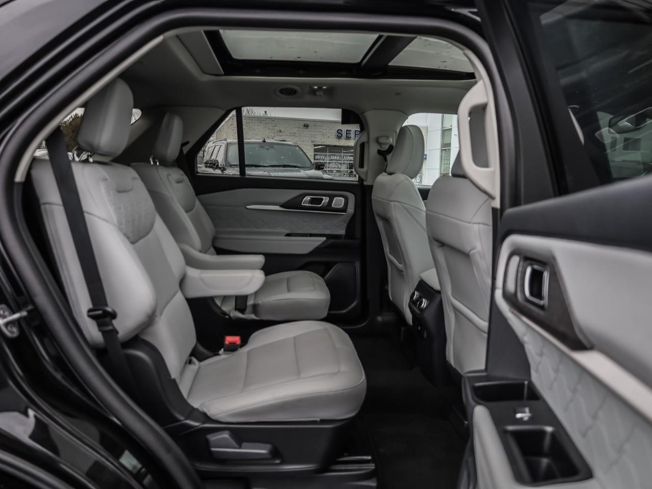2025 Ford Explorer Platinum 4dr 4x4 Photo