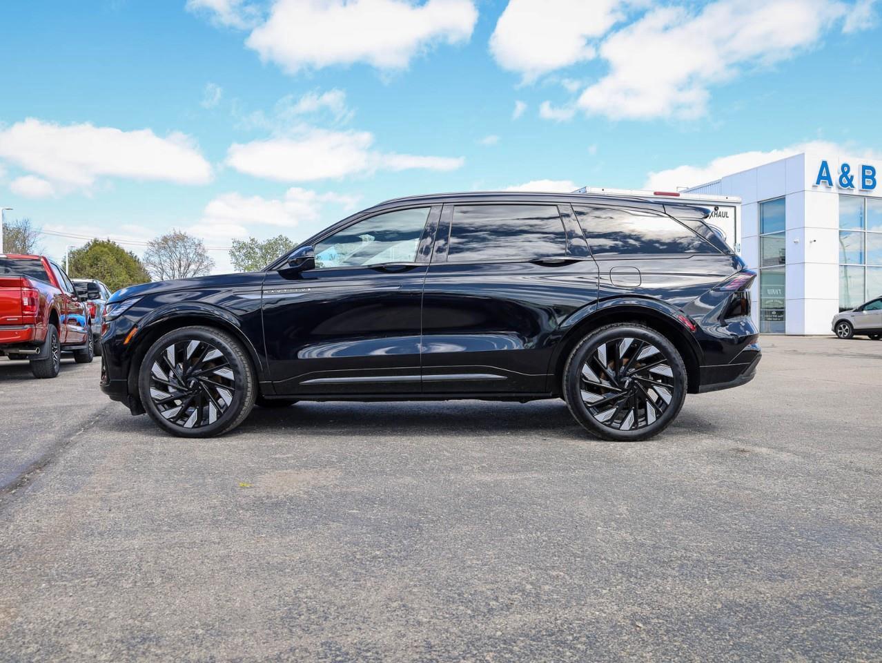 2025 Lincoln Nautilus Reserve 4dr All-Wheel Drive Photo4