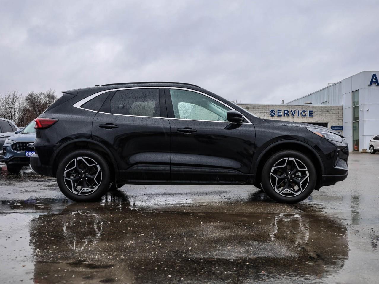 2026 Ford Escape Platinum 4dr All-Wheel Drive Photo2