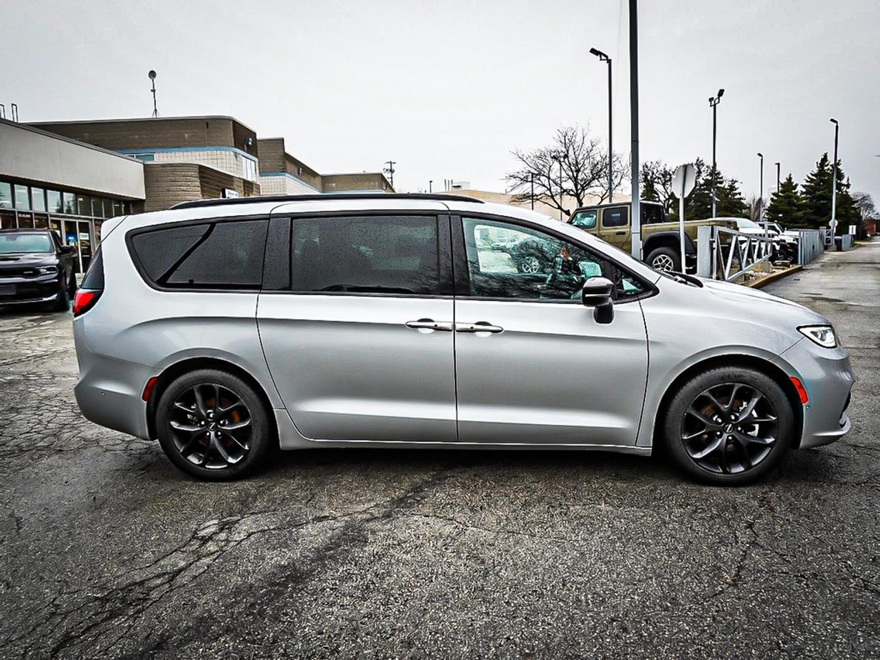 2024 Chrysler Pacifica  Photo