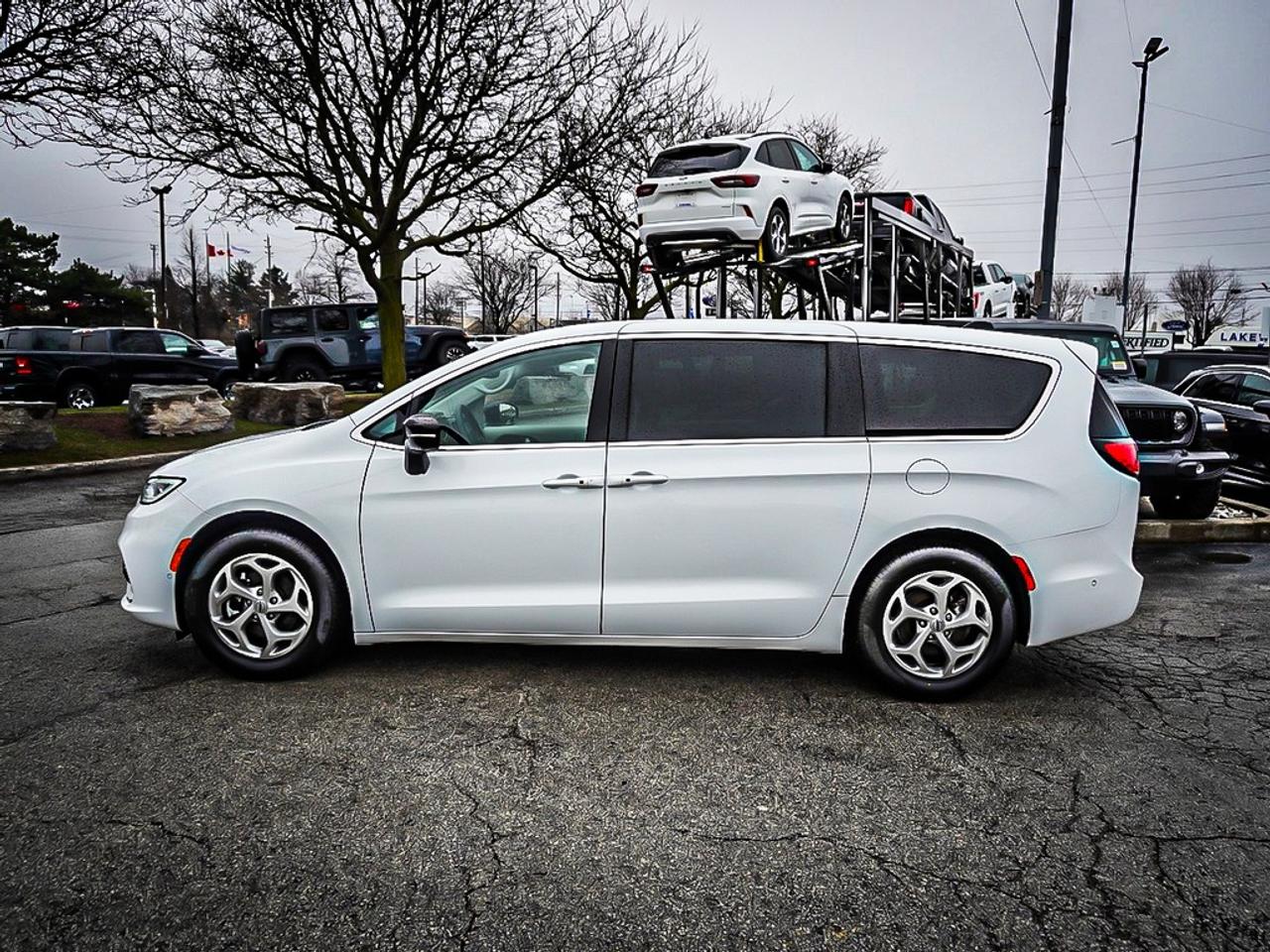 2024 Chrysler Pacifica  Photo
