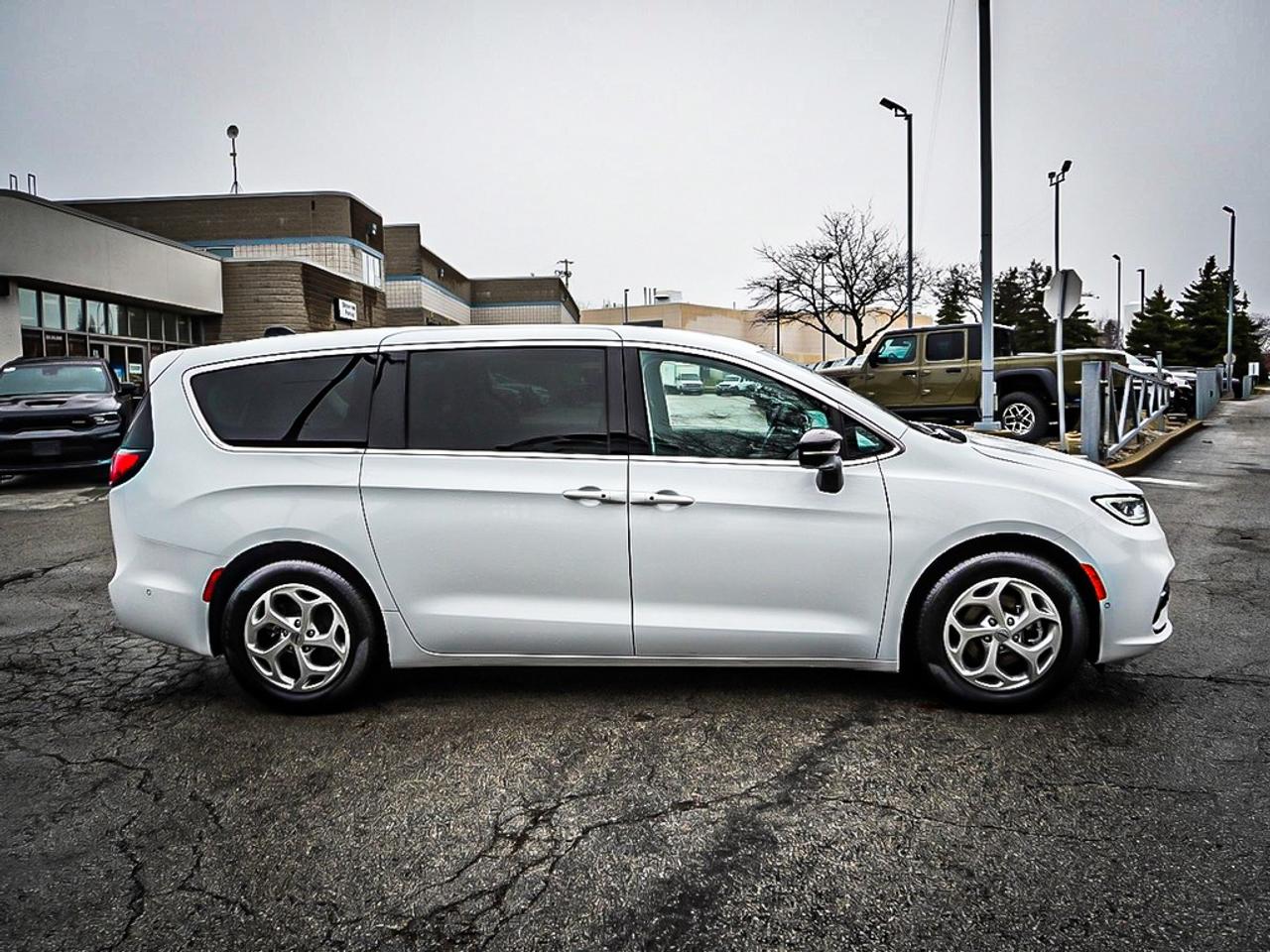 2024 Chrysler Pacifica  Photo