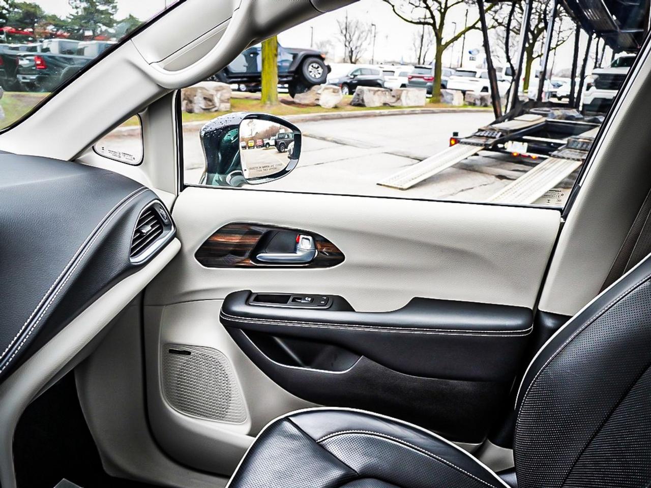 2024 Chrysler Pacifica  Photo