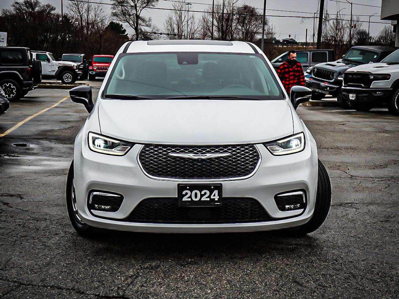 2024 Chrysler Pacifica  Photo