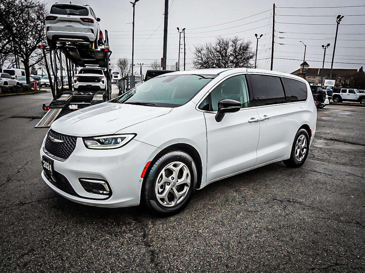 2024 Chrysler Pacifica  Photo4