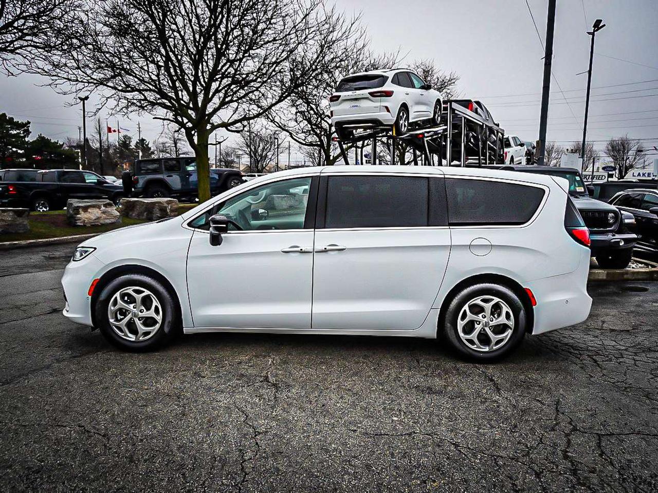2024 Chrysler Pacifica  Photo