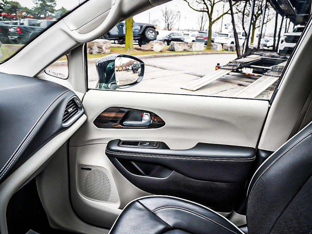 2024 Chrysler Pacifica  Photo