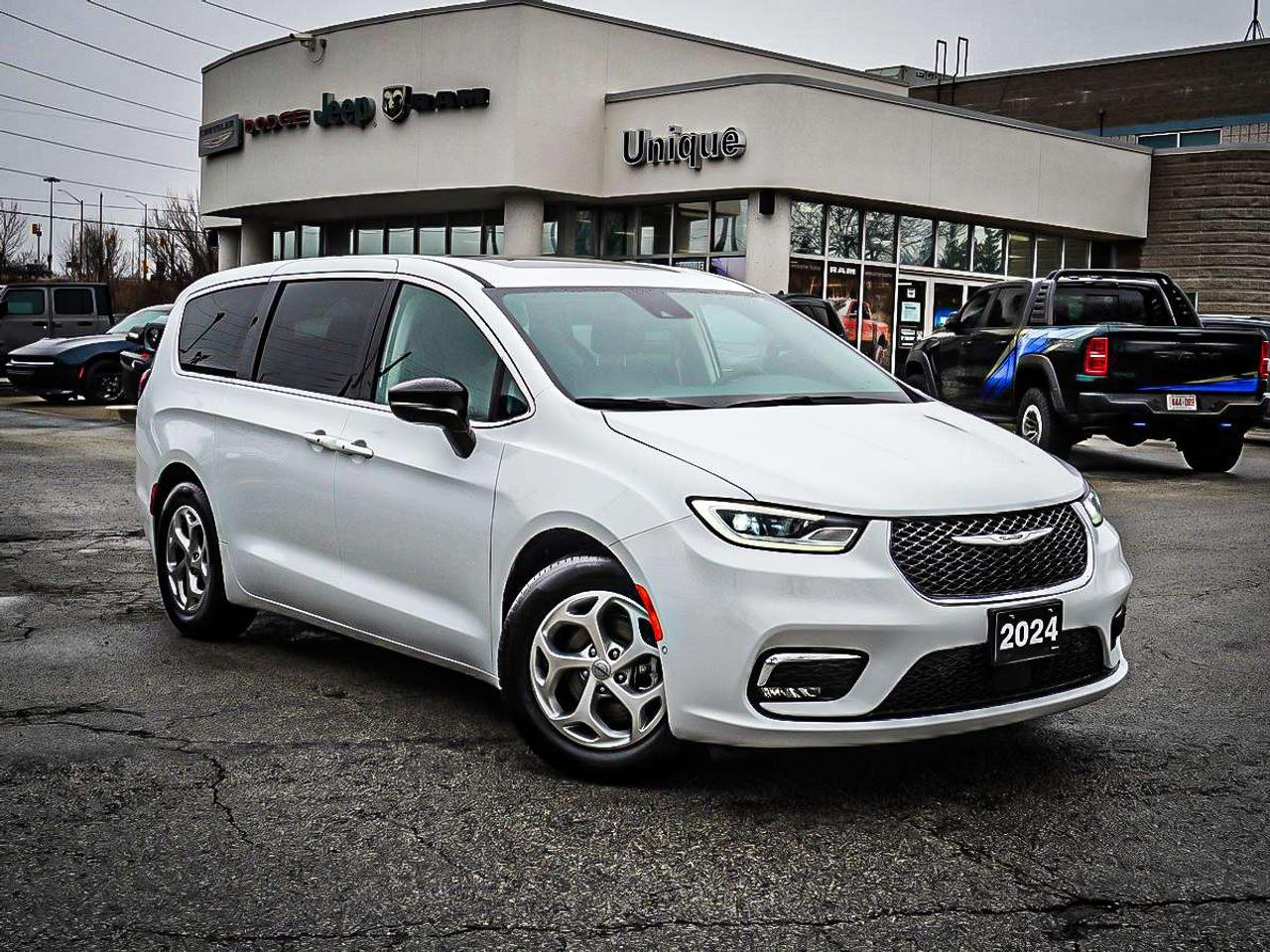 2024 Chrysler Pacifica  Photo