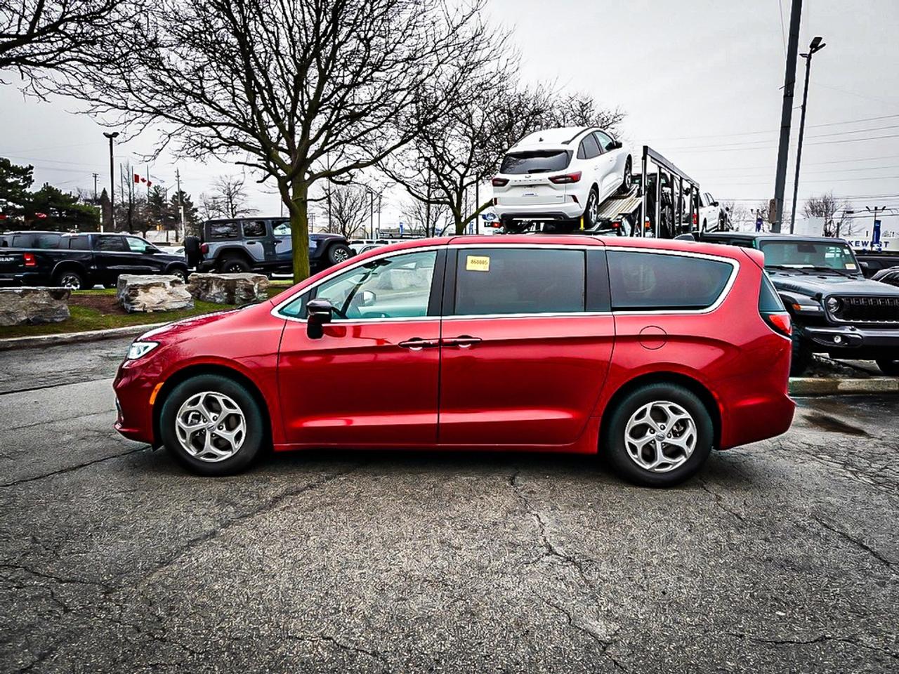 2024 Chrysler Pacifica  Photo