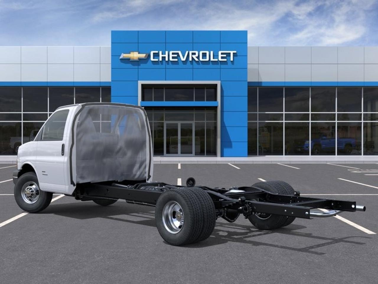 2026 Chevrolet Express Commercial Cutaway 3500 Van 177" Photo