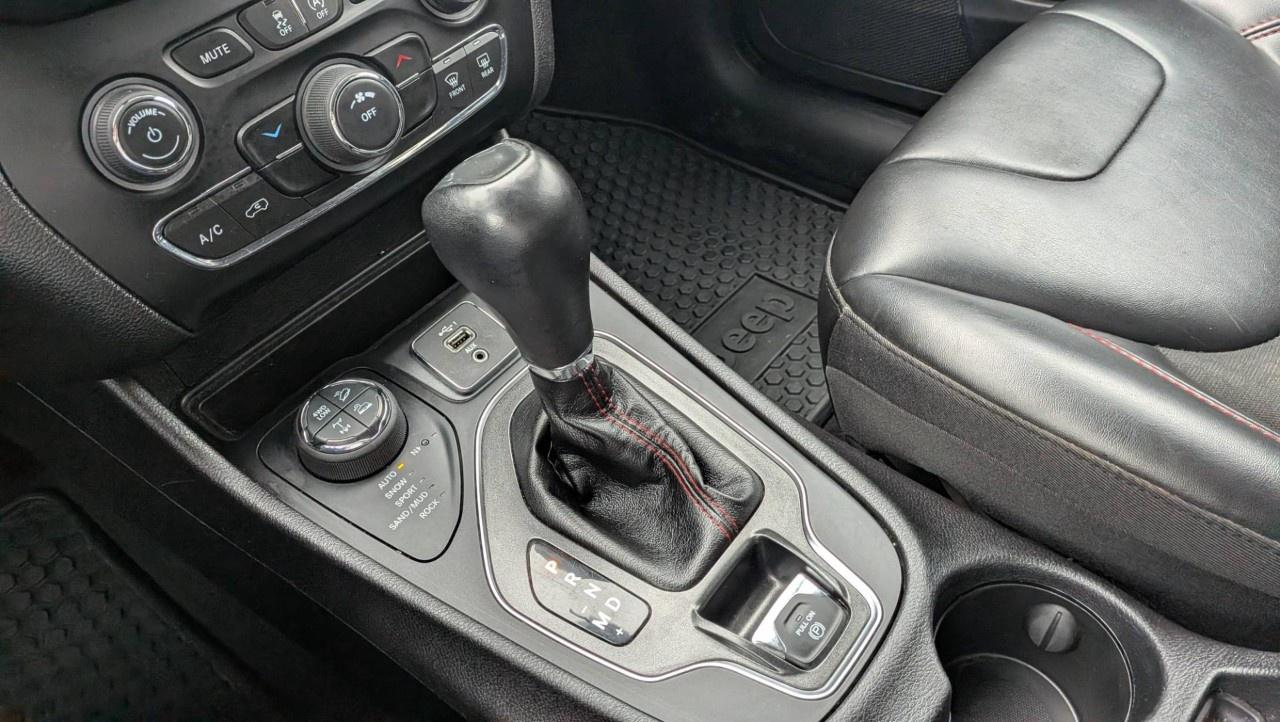 2020 Jeep Cherokee Trailhawk 4X4 Photo