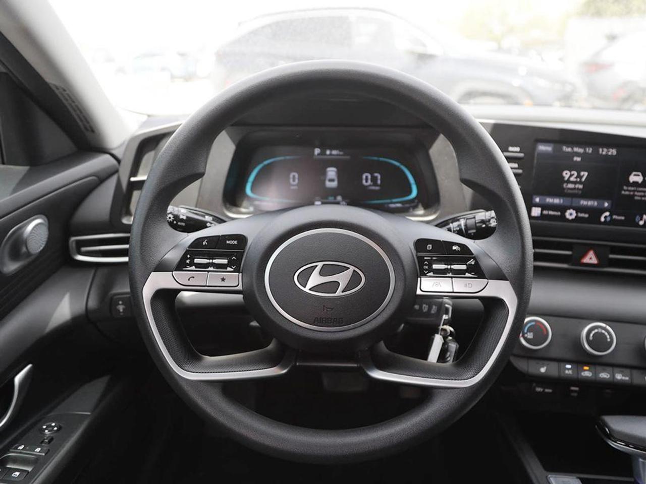 2025 Hyundai Elantra ESSENTIAL 4DR SEDAN Photo