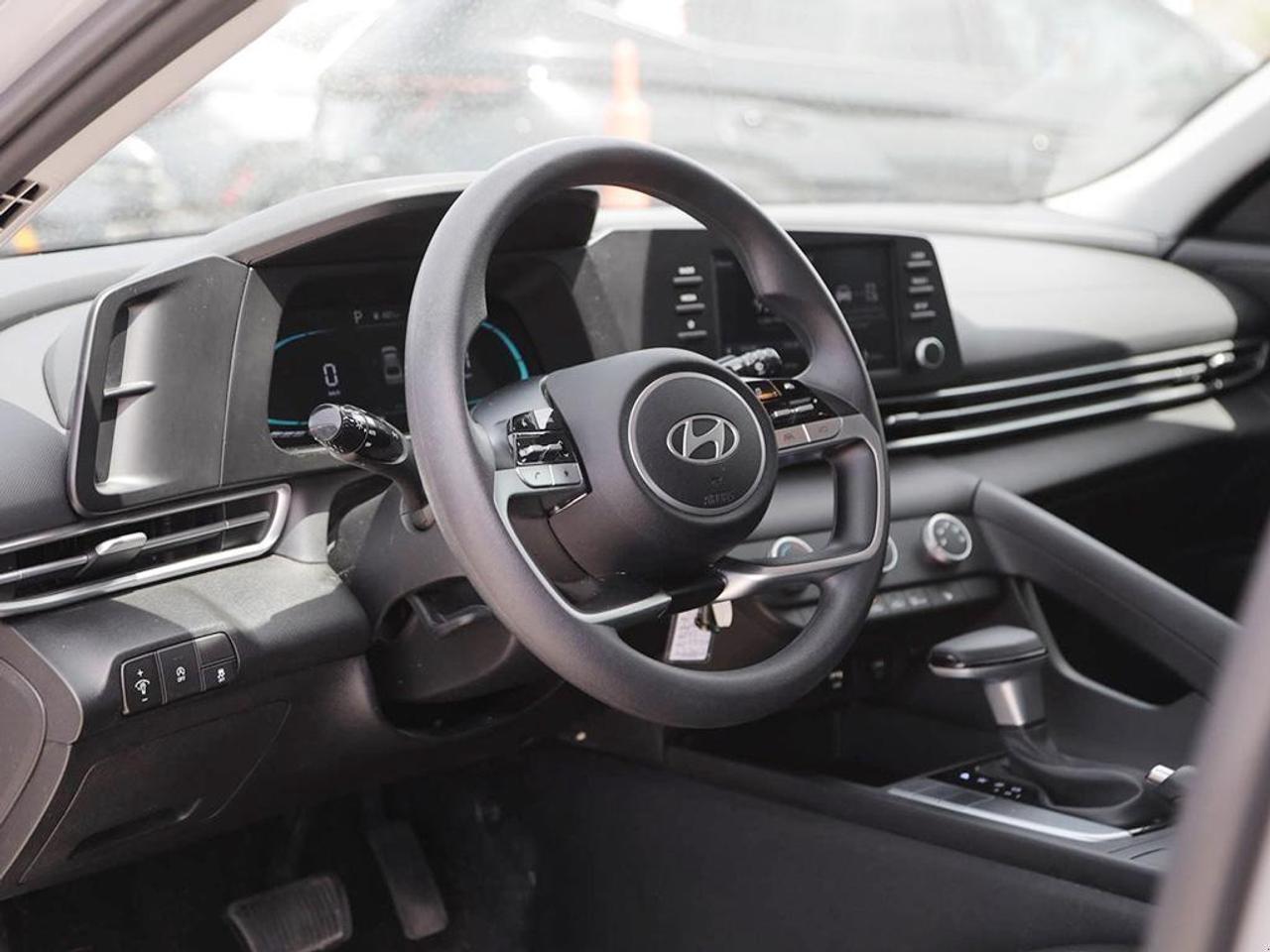 2025 Hyundai Elantra ESSENTIAL 4DR SEDAN Photo