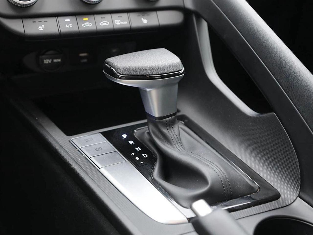2025 Hyundai Elantra ESSENTIAL 4DR SEDAN Photo