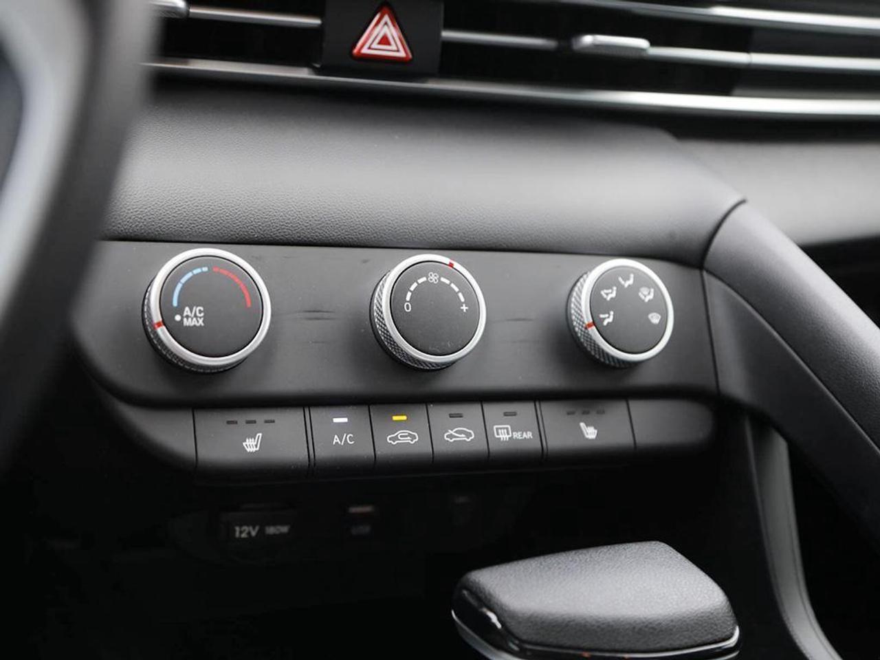 2025 Hyundai Elantra ESSENTIAL 4DR SEDAN Photo