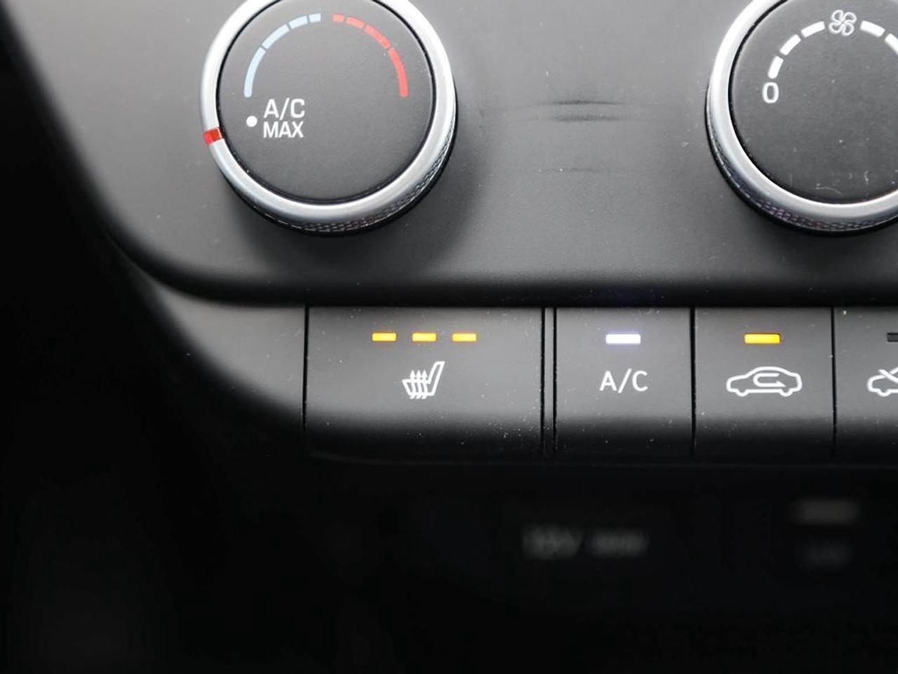 2025 Hyundai Elantra ESSENTIAL 4DR SEDAN Photo