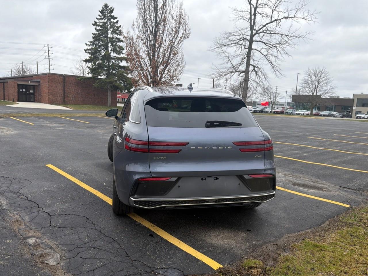 2026 Genesis GV70  Photo3