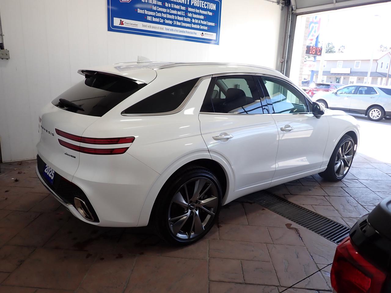 2025 Genesis GV70 2.5T Advanced Plus AWD LEATHER NAVI SUNROOF Photo