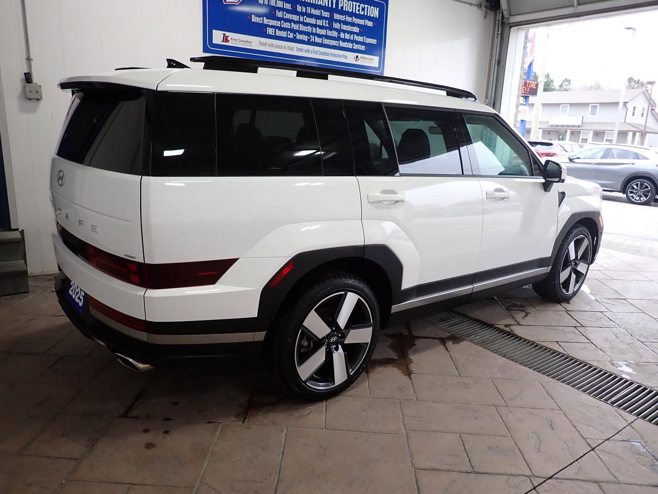 2025 Hyundai Santa Fe Luxury AWD 8PASS LEATHER NAVI SUNROOF Photo