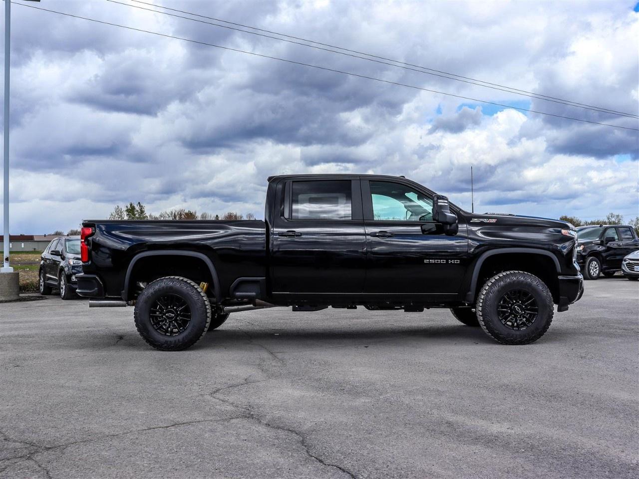 2026 Chevrolet SILVERADO 2500HD 4WD Crew Cab Standard Box ZR2 Photo