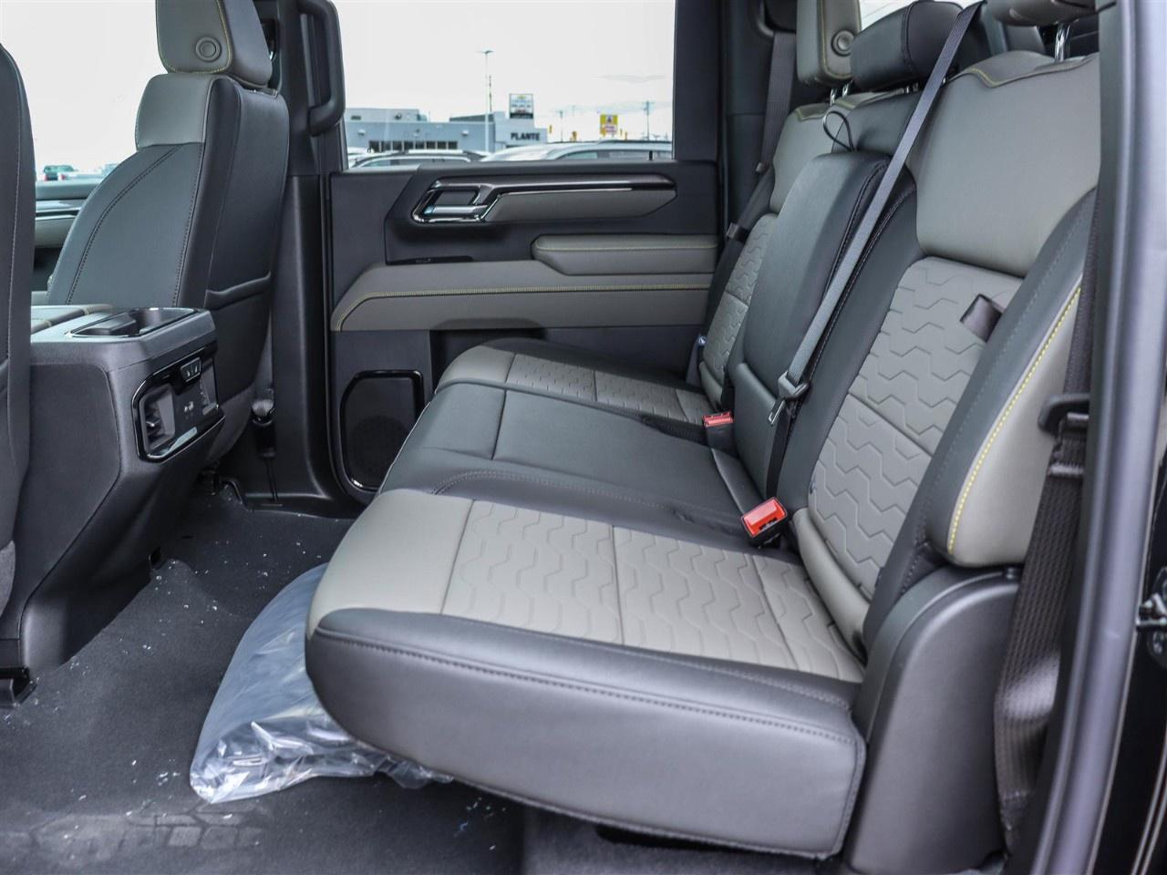 2026 Chevrolet SILVERADO 2500HD 4WD Crew Cab Standard Box ZR2 Photo