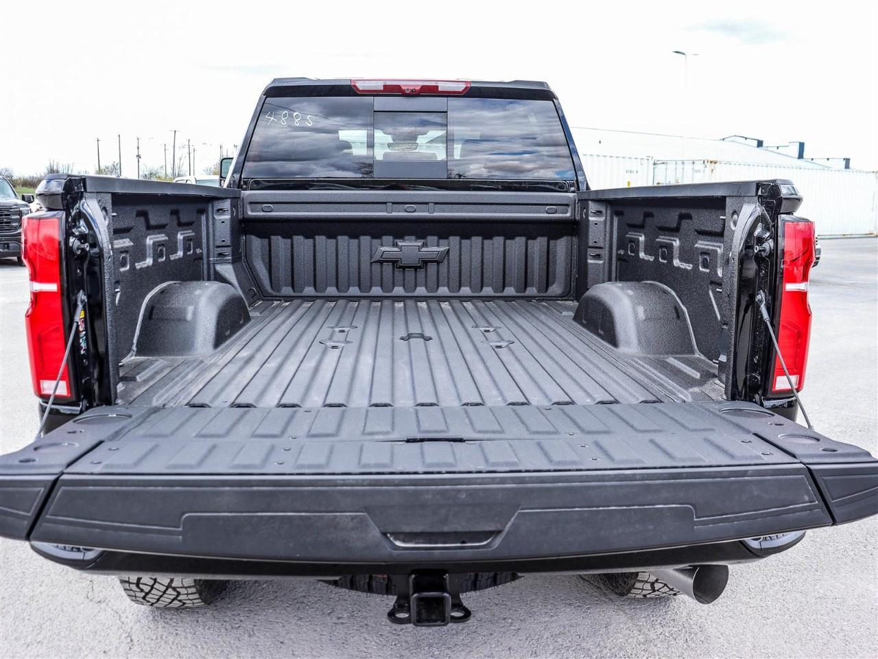 2026 Chevrolet SILVERADO 2500HD 4WD Crew Cab Standard Box ZR2 Photo