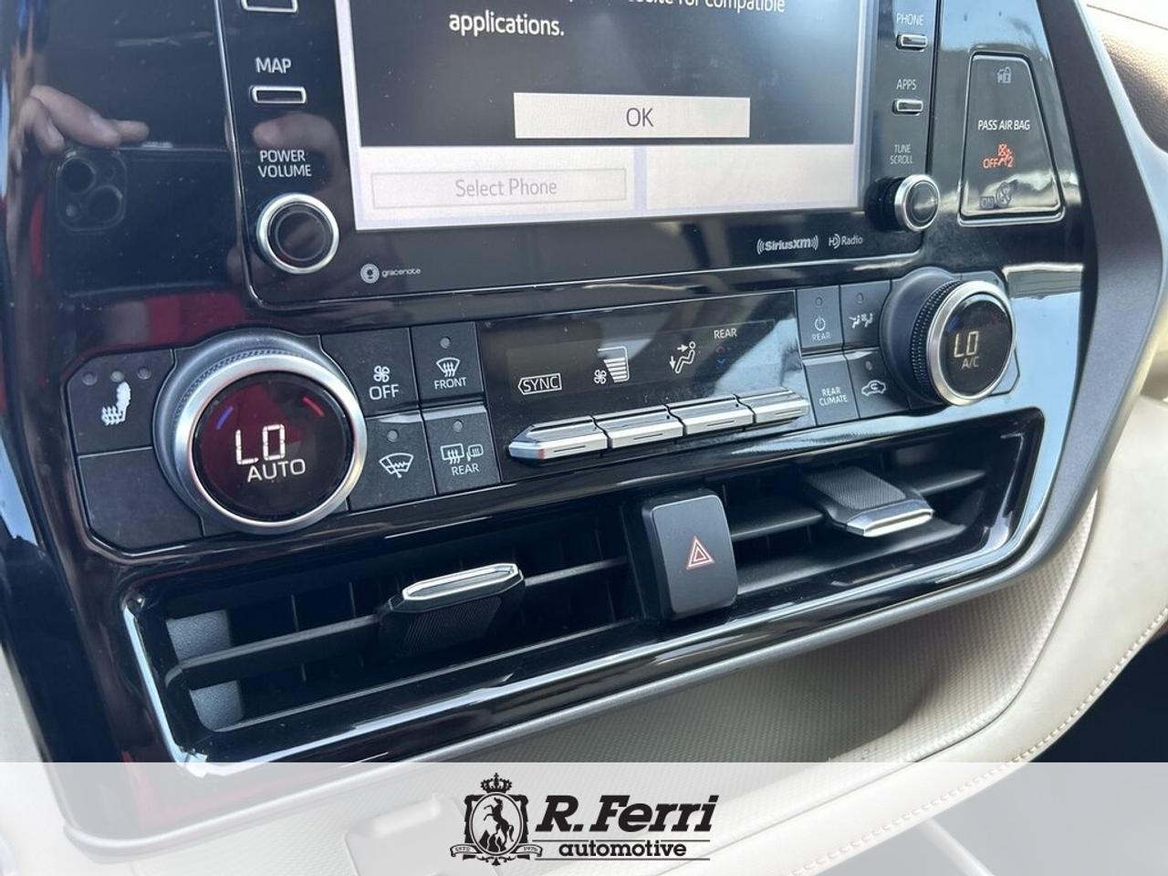 2021 Toyota Highlander XLE 4dr All-wheel Drive Photo