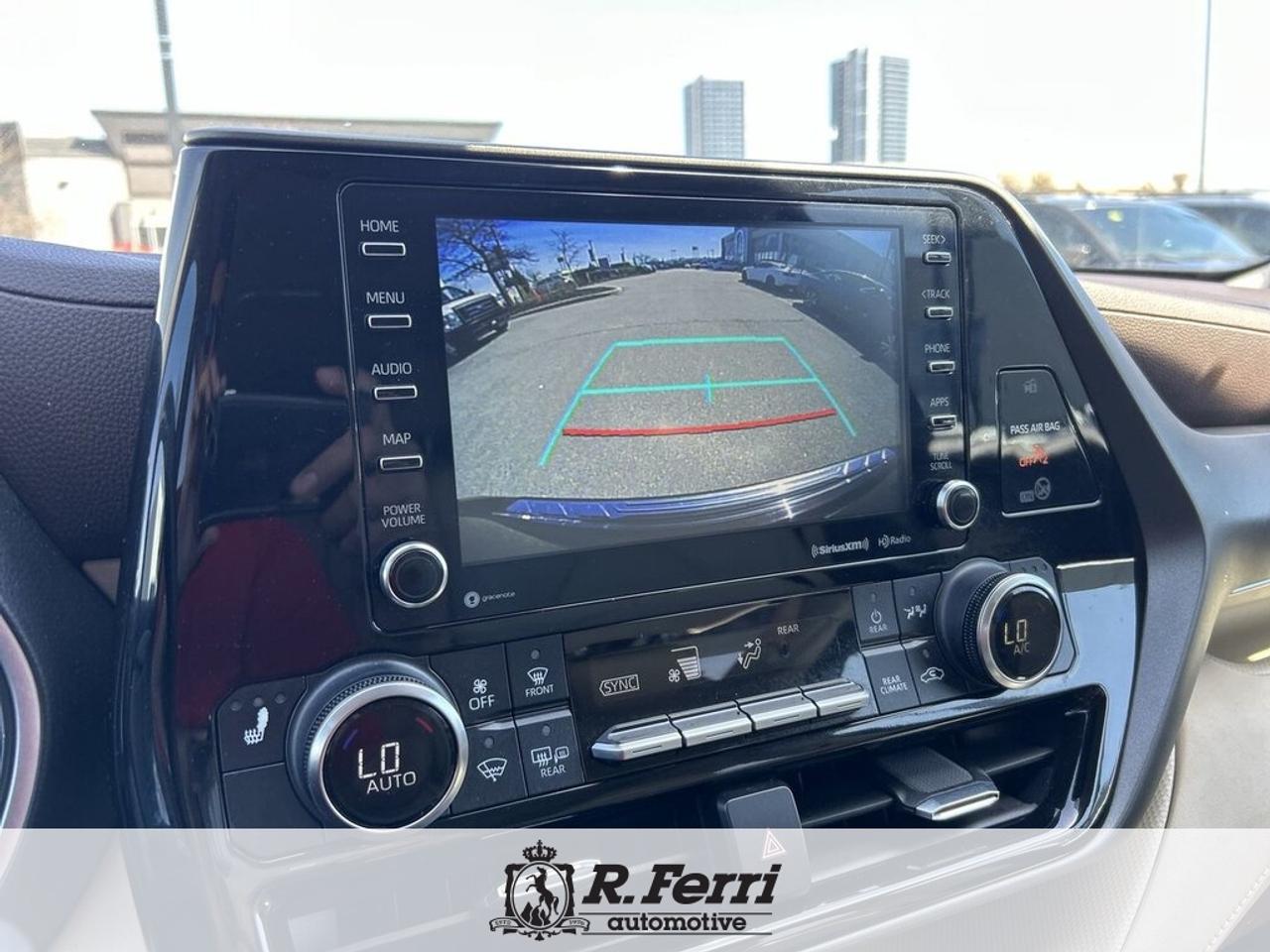 2021 Toyota Highlander XLE 4dr All-wheel Drive Photo